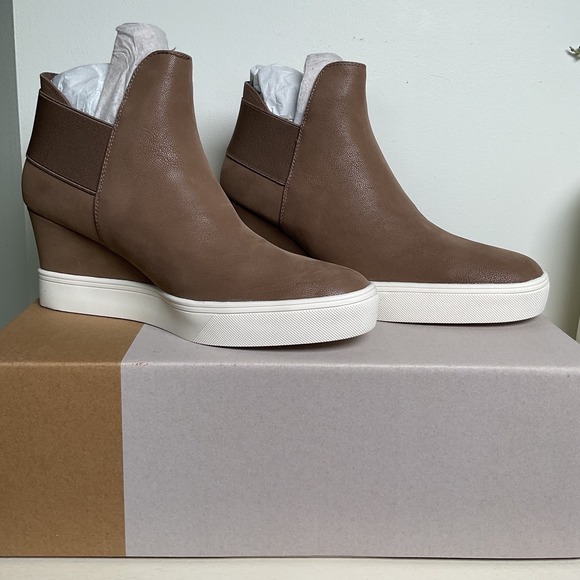 Maurices‎ Tia Taupe Sneaker Wedge Booties Women's Size 8.5 Casual Shoes - Picture 1 of 6